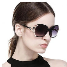 Load image into Gallery viewer, Classic Ladies Fashionable Sunglasses with a case

